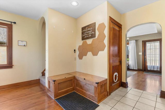 7826 W Cold Spring ROAD, Greenfield, WI 53220