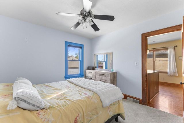7826 W Cold Spring ROAD, Greenfield, WI 53220