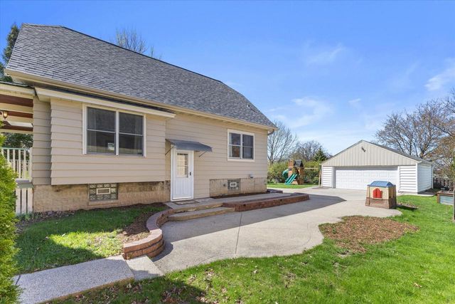 7826 W Cold Spring ROAD, Greenfield, WI 53220