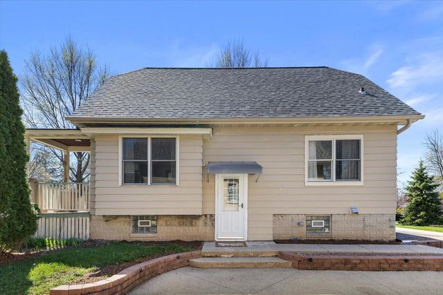 7826 W Cold Spring ROAD, Greenfield, WI 53220