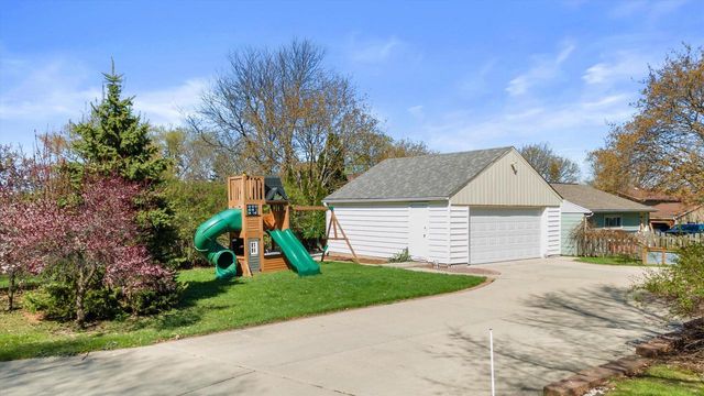 7826 W Cold Spring ROAD, Greenfield, WI 53220