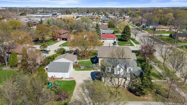 7826 W Cold Spring ROAD, Greenfield, WI 53220