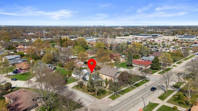 7826 W Cold Spring ROAD, Greenfield, WI 53220