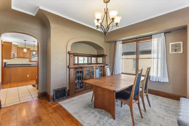 7826 W Cold Spring ROAD, Greenfield, WI 53220