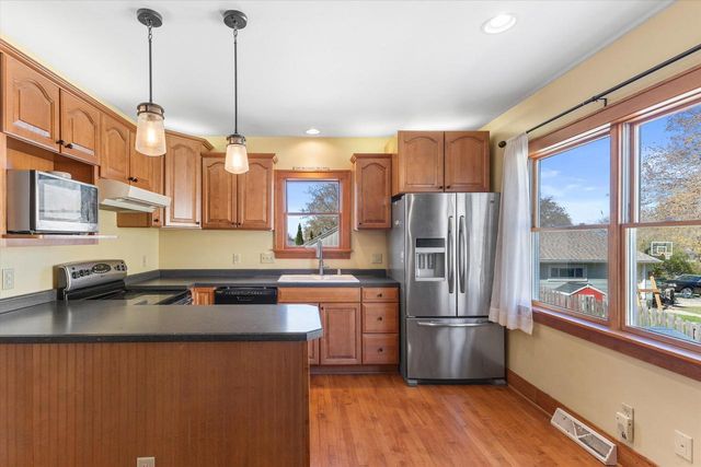 7826 W Cold Spring ROAD, Greenfield, WI 53220