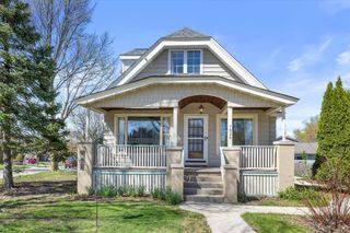 7826 W Cold Spring ROAD, Greenfield, WI 53220