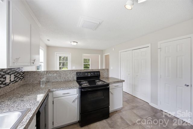 534 Mary Charlotte Drive, Charlotte, NC 28262