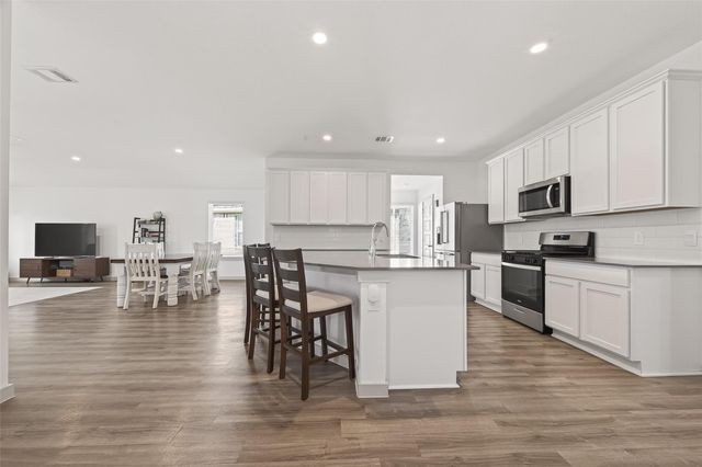 7710 Murciana Drive, Rosharon, TX 77583