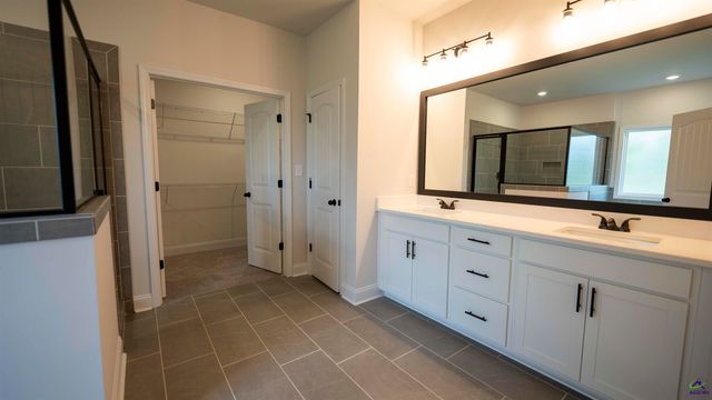 123 Bluecoat Trail, Byron, GA 31008