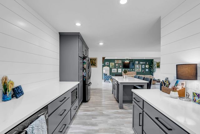 6330 SE 84th St, Newton, KS 67114