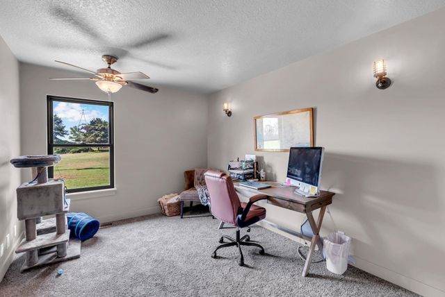 6330 SE 84th St, Newton, KS 67114