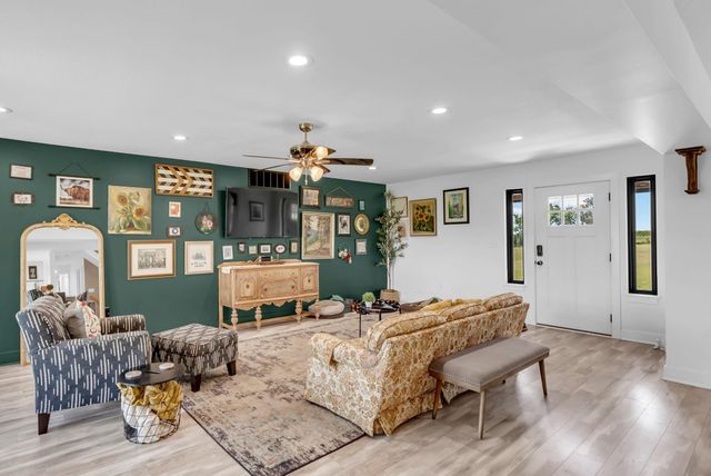 6330 SE 84th St, Newton, KS 67114