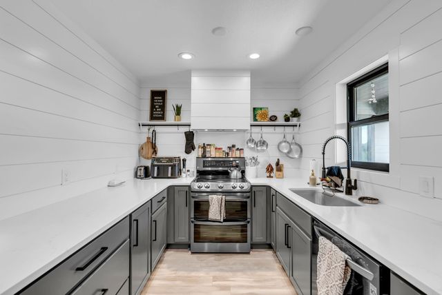 6330 SE 84th St, Newton, KS 67114