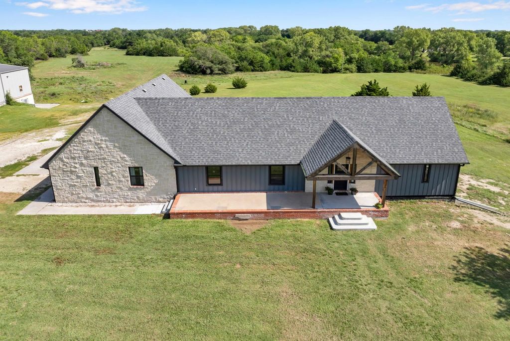 6330 SE 84th St, Newton, KS 67114