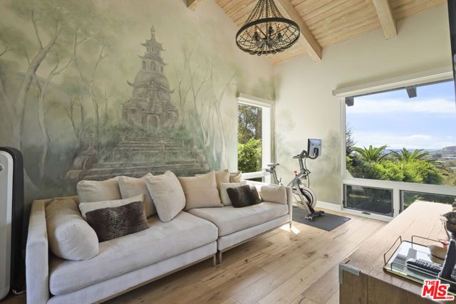 3631 SERRA Road, Malibu, CA 90265