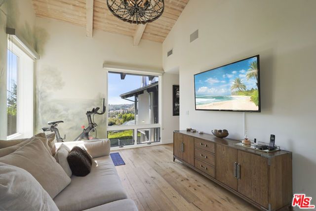 3631 SERRA Road, Malibu, CA 90265