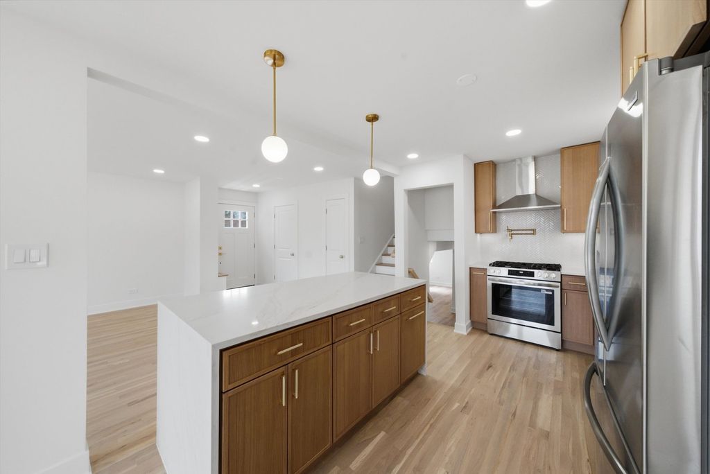 9356 S Oglesby Avenue, Chicago, IL 60617 — photo 4