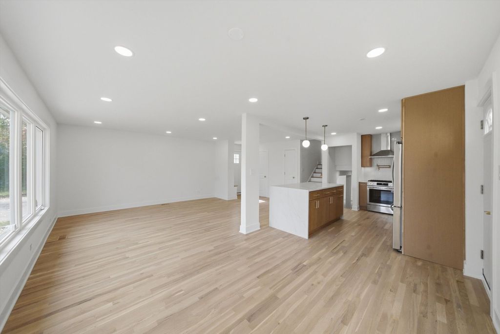 9356 S Oglesby Avenue, Chicago, IL 60617 — photo 5