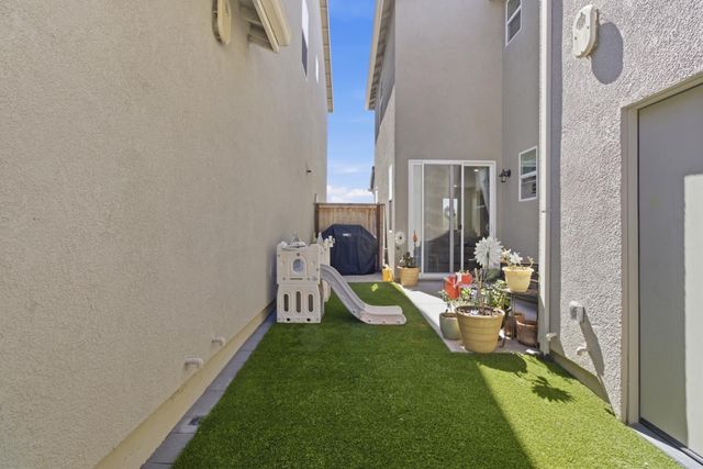 2949 Grassy Bank Ave, Sacramento, CA 95833