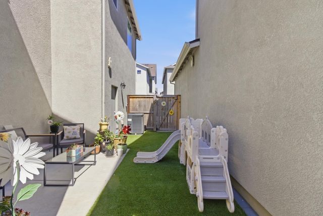 2949 Grassy Bank Ave, Sacramento, CA 95833