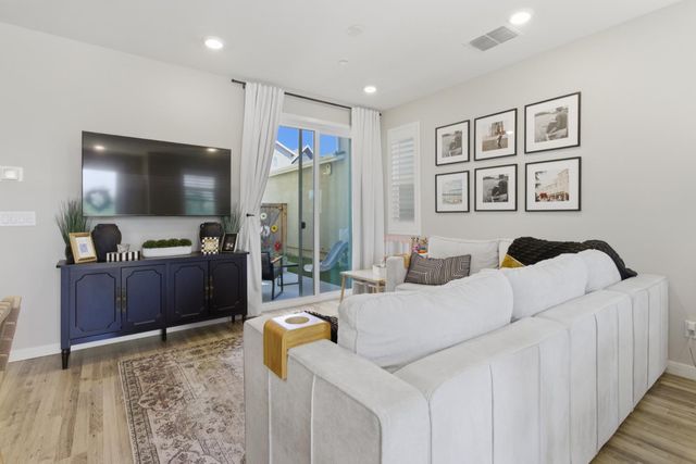 2949 Grassy Bank Ave, Sacramento, CA 95833