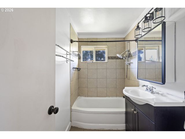 1550 GREEN ACRES Rd, Eugene, OR 97408