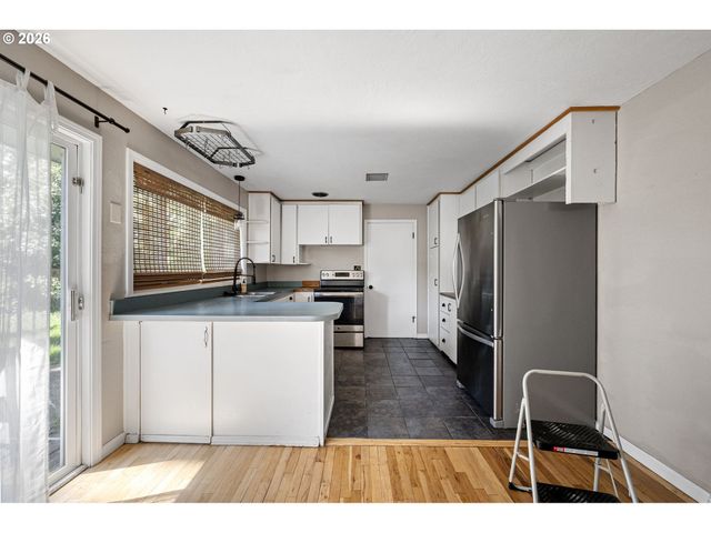 1550 GREEN ACRES Rd, Eugene, OR 97408