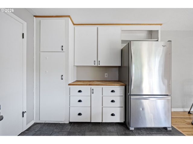 1550 GREEN ACRES Rd, Eugene, OR 97408