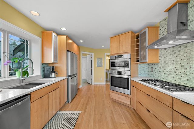 6934 Holeman Avenue, Blaine, WA 98230