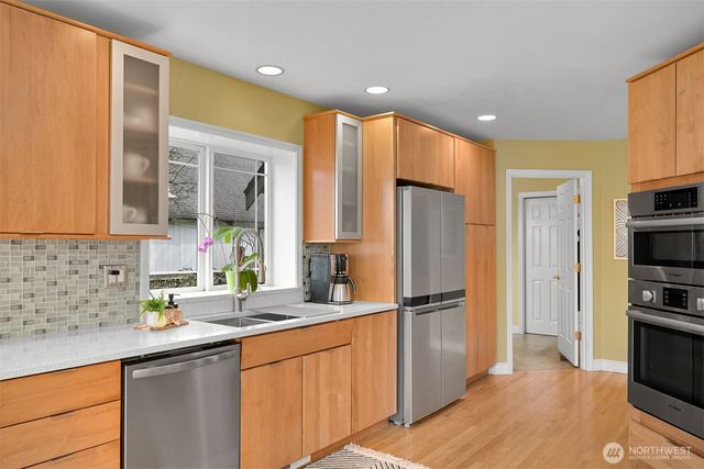 6934 Holeman Avenue, Blaine, WA 98230