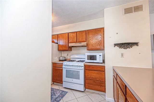 182 Woodhaven Dr, Seven Fields Boro, PA 16046