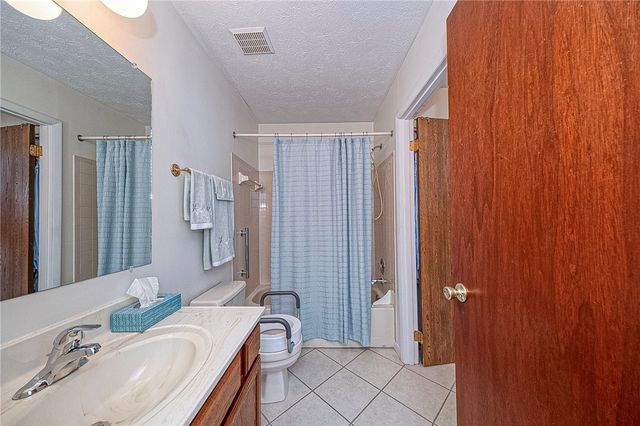 182 Woodhaven Dr, Seven Fields Boro, PA 16046