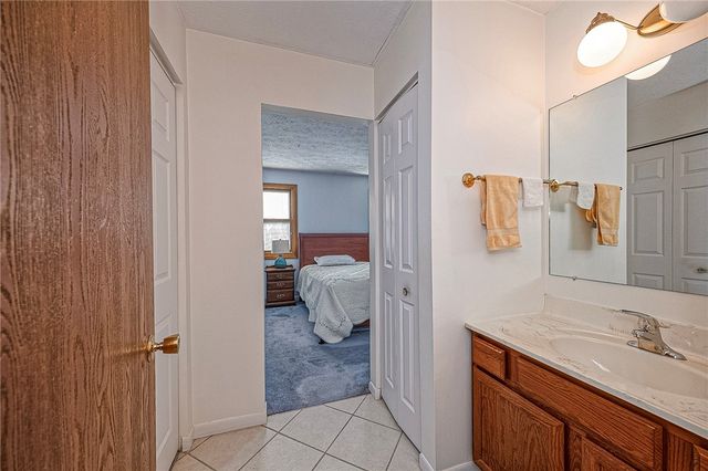 182 Woodhaven Dr, Seven Fields Boro, PA 16046