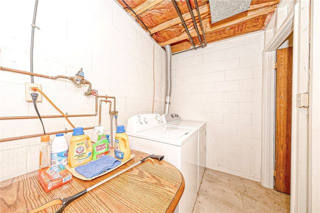 182 Woodhaven Dr, Seven Fields Boro, PA 16046