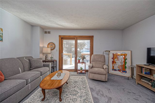 182 Woodhaven Dr, Seven Fields Boro, PA 16046