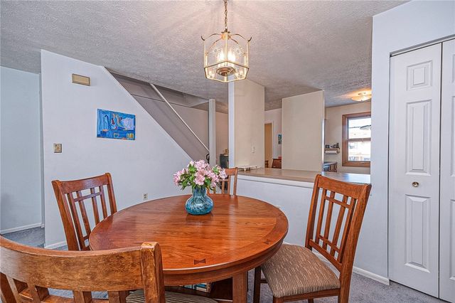 182 Woodhaven Dr, Seven Fields Boro, PA 16046