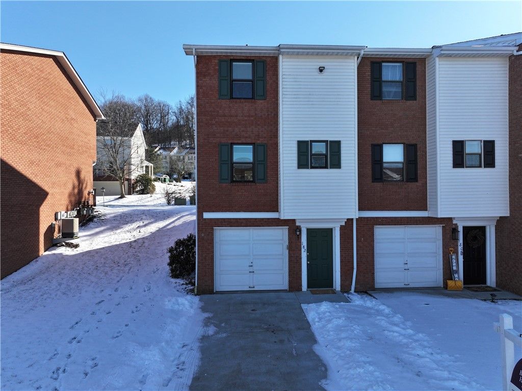 182 Woodhaven Dr, Seven Fields Boro, PA 16046