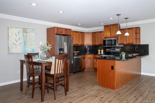 2200 Dolphin Lane 609, Holbrook, NY 11741