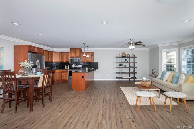 2200 Dolphin Lane 609, Holbrook, NY 11741