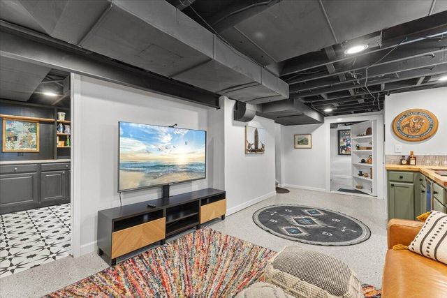 1234 West Boulevard, Berkley, MI 48072