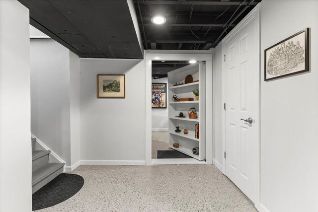 1234 West Boulevard, Berkley, MI 48072