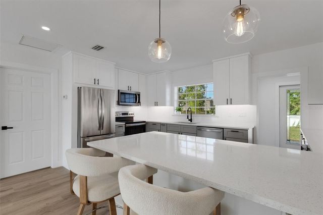 1290 OXFORD DRIVE, Englewood, FL 34223