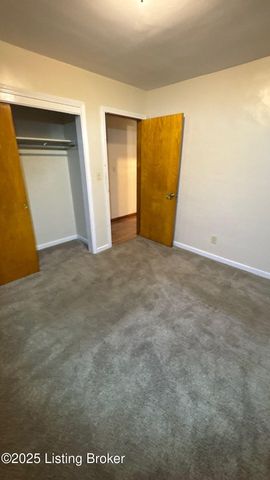 6001 Applegate Ln, Louisville, KY 40219