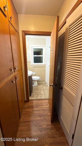 6001 Applegate Ln, Louisville, KY 40219