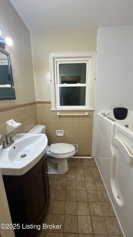 6001 Applegate Ln, Louisville, KY 40219