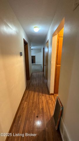 6001 Applegate Ln, Louisville, KY 40219