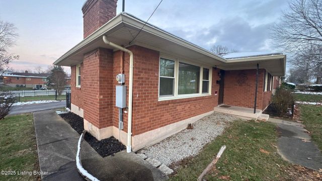 6001 Applegate Ln, Louisville, KY 40219