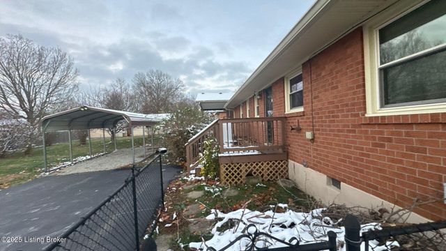 6001 Applegate Ln, Louisville, KY 40219