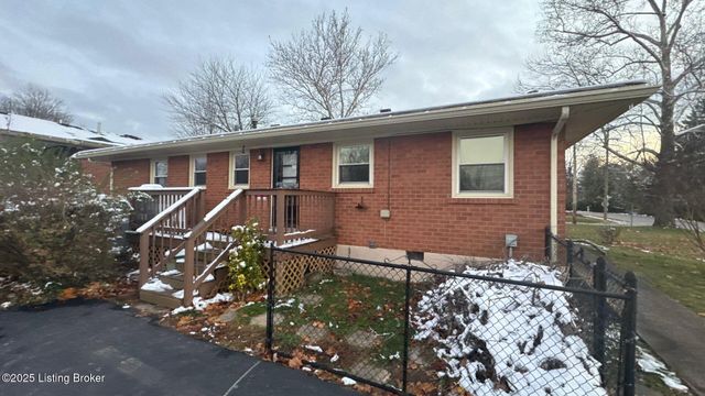 6001 Applegate Ln, Louisville, KY 40219