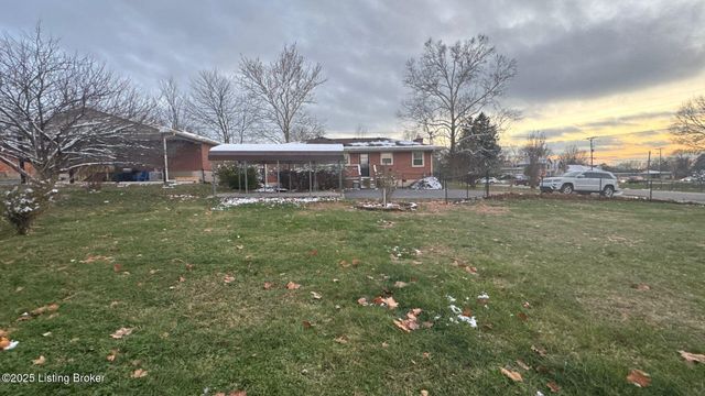 6001 Applegate Ln, Louisville, KY 40219